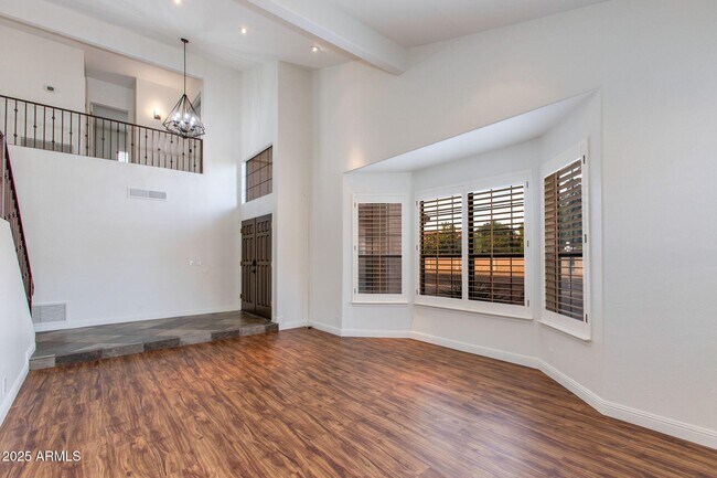 Photo - 5513 E Grovers Ave