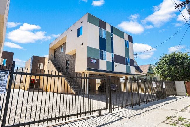 Photo - 1164 W 24th St Unidad 1164