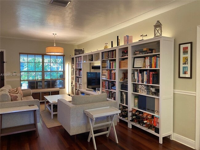 Photo - 600 Alminar Ave