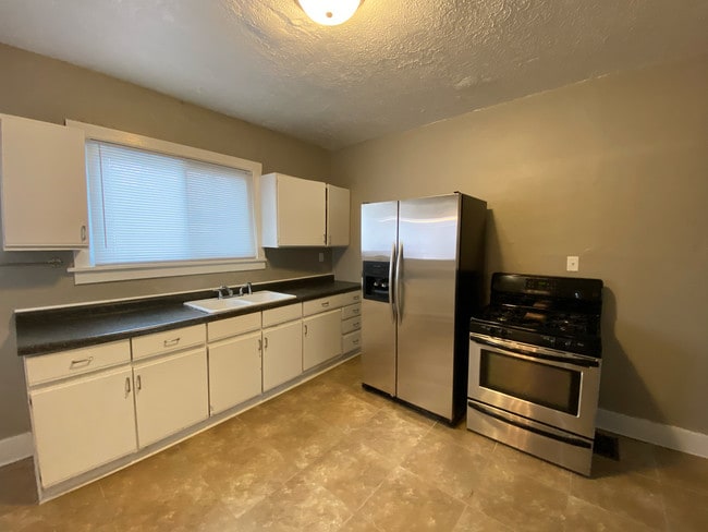 Photo - 510 W 7th St