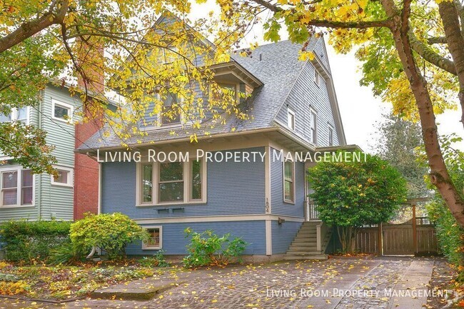 Building Photo - Spacious and Charming Craftsman in Histori... Rental