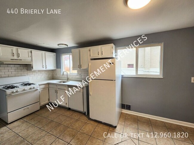 Photo - 440 Brierly Ln