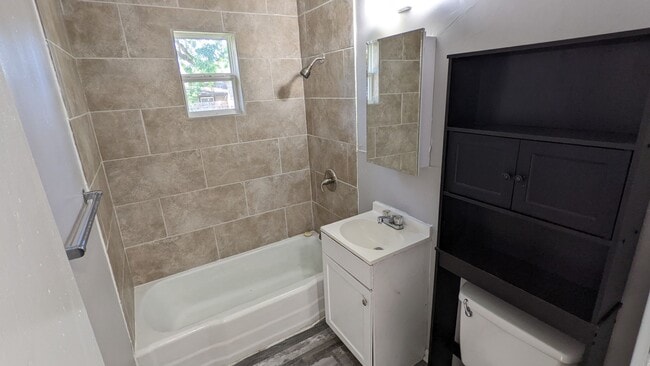 Photo - 1025 S St Clair St Unidad 1027