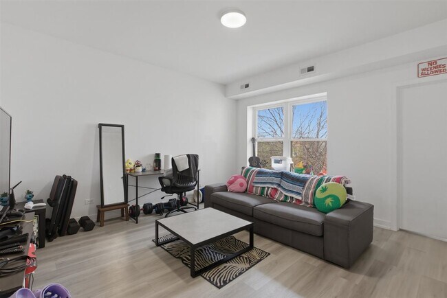 Photo - 4939 N Saint Louis Ave Unit 3N