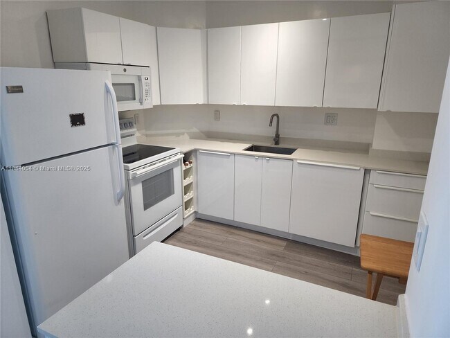 Photo - 300 Bayview Dr Unidad 1608