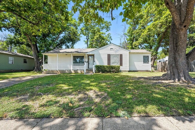 Building Photo - 1605 Maple Dr Rental
