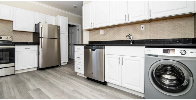 Photo - 648.5 W Roscoe St Unit 1N