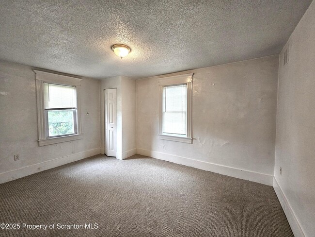 Photo - 216 Elizabeth St