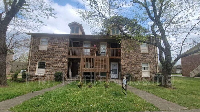 Building Photo - 1502 Barrington Rd NW Unit Apt B