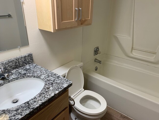 Photo - 415 N Henry St