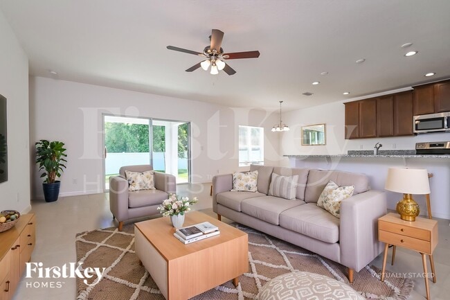 900 Avenal Ln