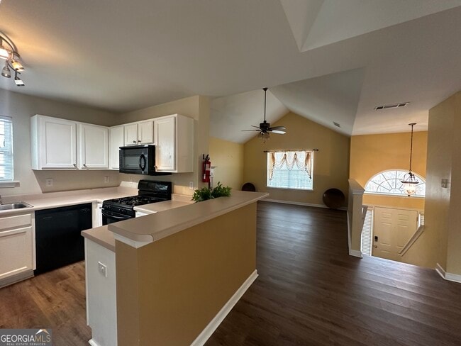 Photo - 1943 Oakbluff Way SW