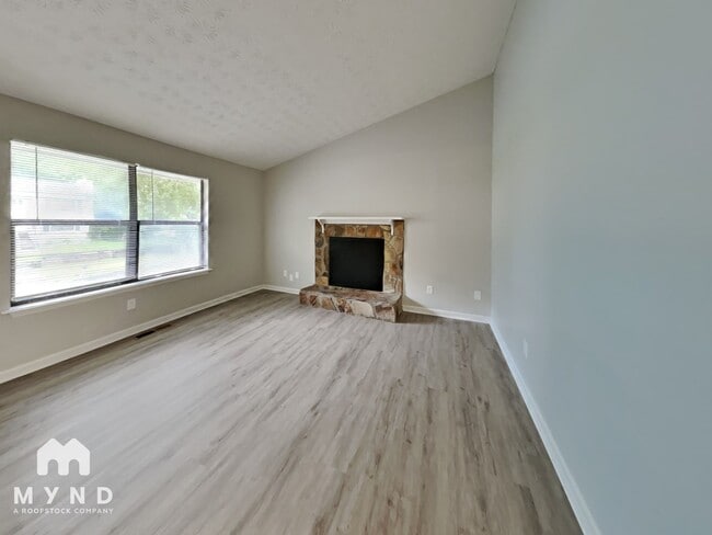 Photo - 2605 Winding Creek Dr