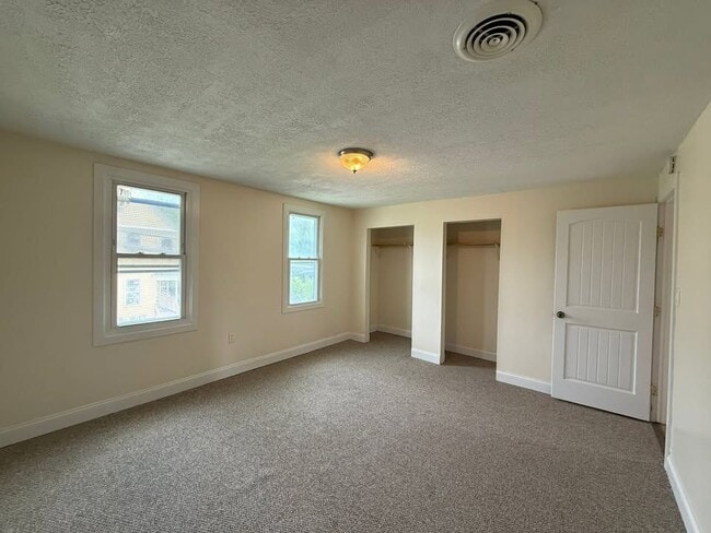 Building Photo - 1025 Hope St Rental