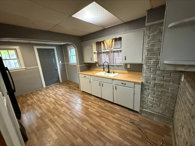 Photo - 140 Brighton Dr