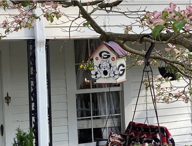 Photo - 147 White Cir