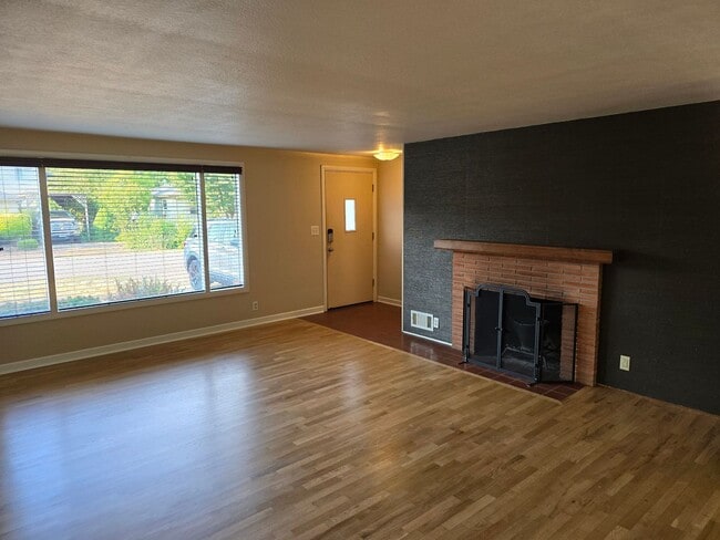 Photo - 3 Bedroom Home in a Flourishing Garden Property