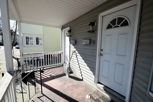 Building Photo - 9 Winter Hill Rd Unit 1 Rental