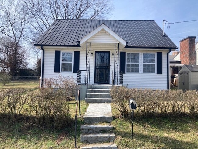Building Photo - 104 S Clinch St Rental