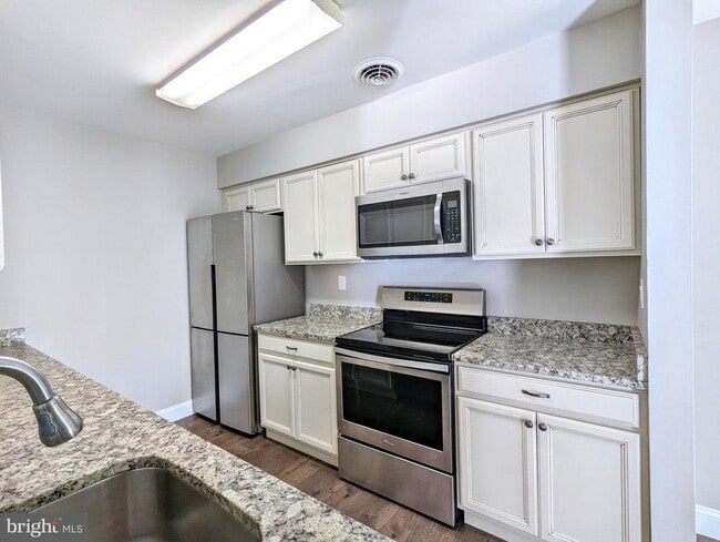 Photo - 54 Piccadilly Cir