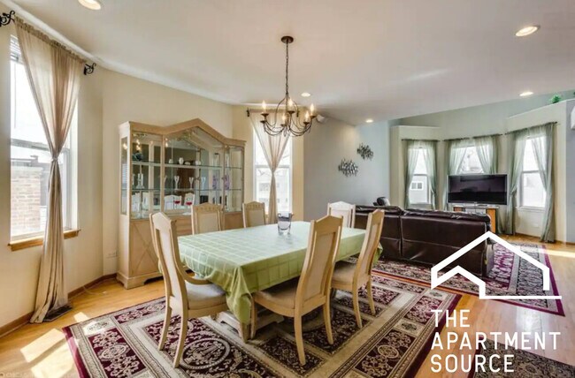 Photo - 3905 N Francisco Ave Unit 3