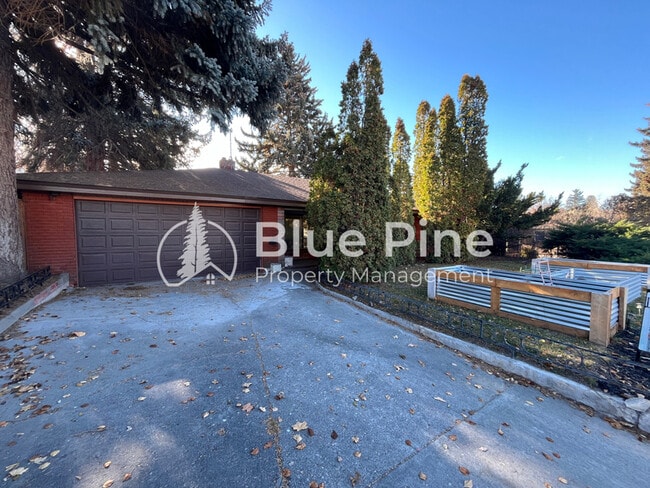 Photo - 175 W 17th St