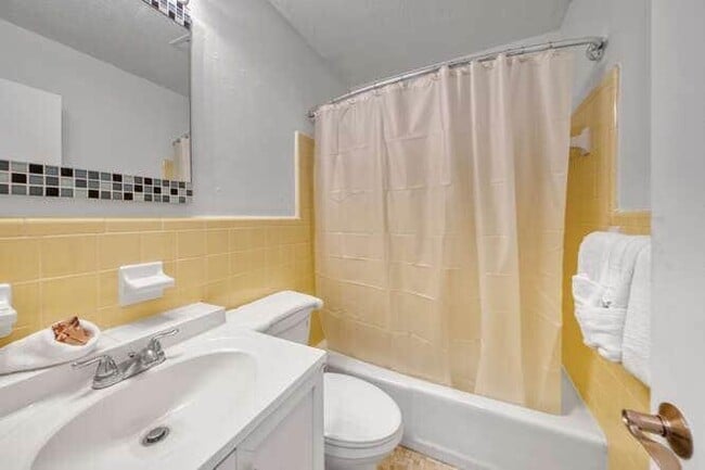 Photo - 305 Barracuda Ave
