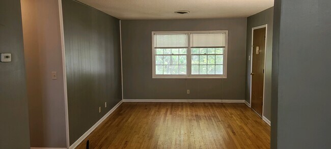 301 #4 - Holly Apartments