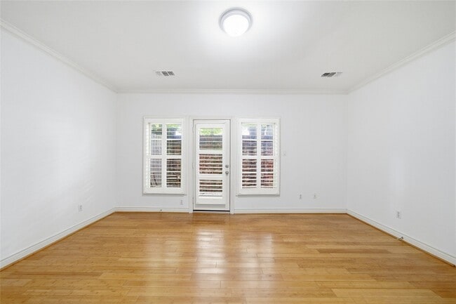 Photo - 1329 Hyde Park Blvd