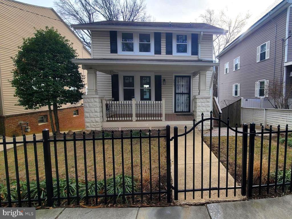 Photo - 2607 Hamlin St NE