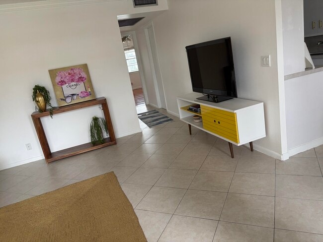 Photo - 2043 Cornwall C Unit 2043