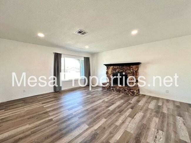 Photo - 17945 Sequoia St