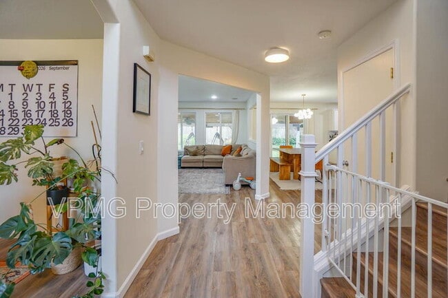Photo - 11011 NE 104th St