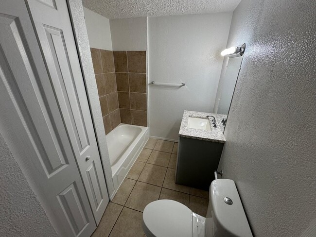 Photo - 300 NW 28th Way