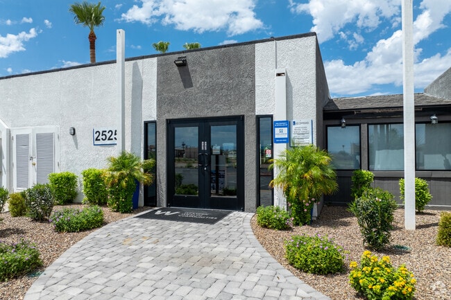Las Brisas Apartment Homes