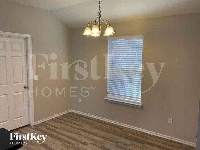 Photo - 1885 Bradford Pl