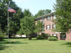 Salisbury Green - Salisbury Green Apartments