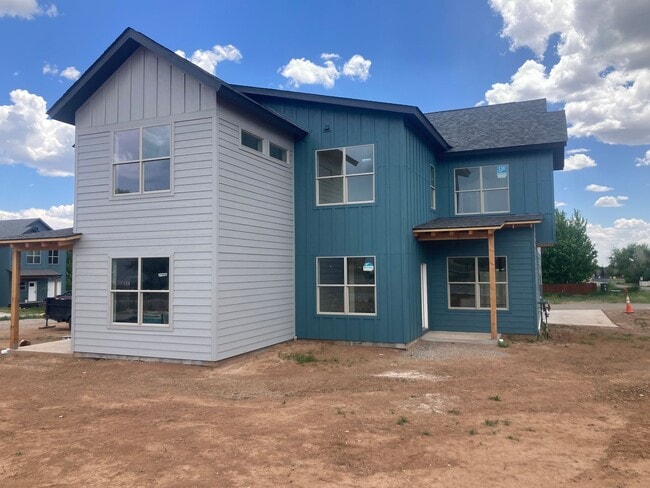 3 Bedroom, 2 Bath Duplex with Fenced Yard... - 3 Bedroom, 2  Bath Duplex with Fenced Yard... House