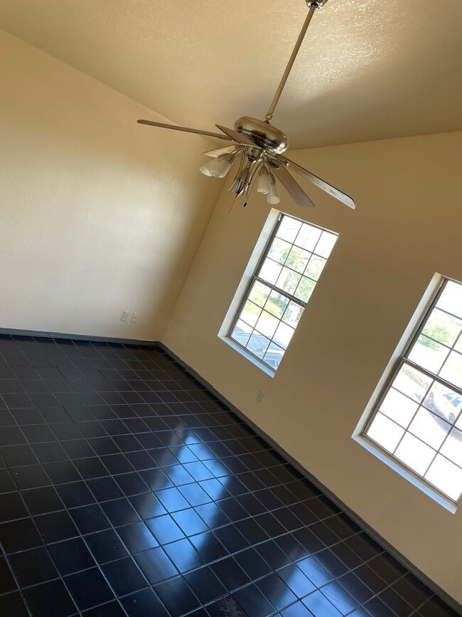 Large Bedrooms with Vaulted Ceilings - 544 Multy Ct Unit 4