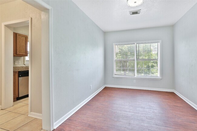 Photo - 5007 Polk St