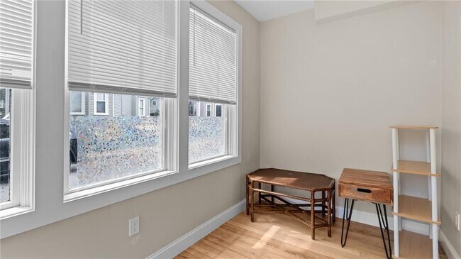 Photo - 16 Brinley St