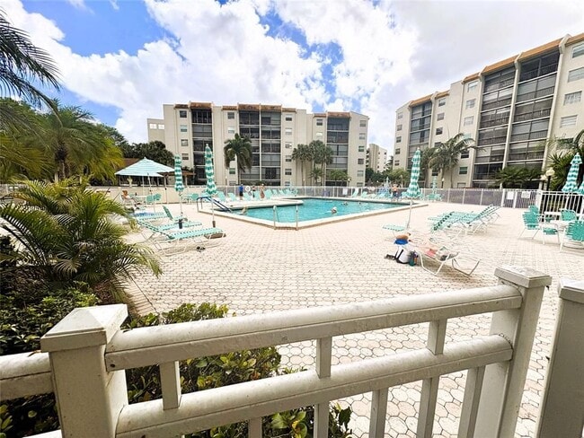 Photo - 3940 Inverrary Blvd