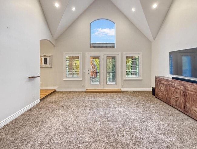 Photo - 1615 E Lakeview Way