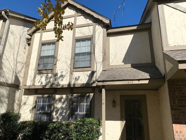 Building Photo - 2BD/1.5BA Townhouse in Germantown!