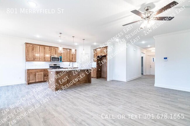 Photo - 801 Merryfield St