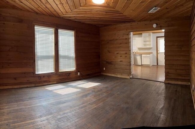 Photo - 207 Masters Ave