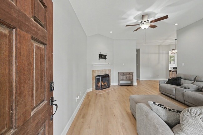Photo - 11318 Twain Dr