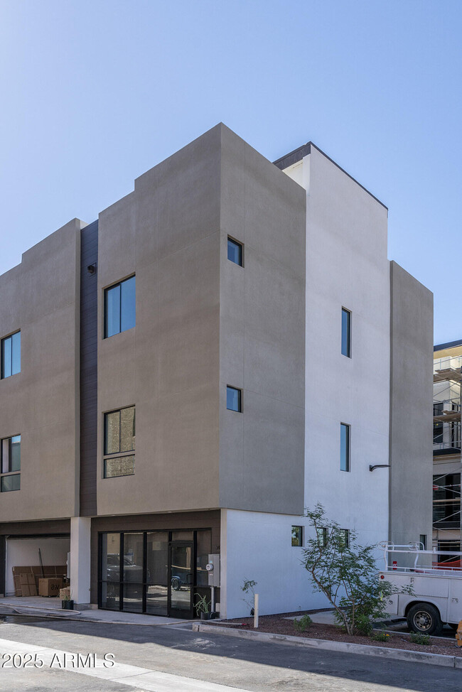 Building Photo - 4220 N 32nd St Rental