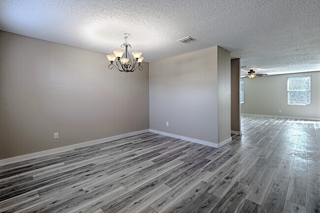 Photo - 5909 Thoroughbred Trail