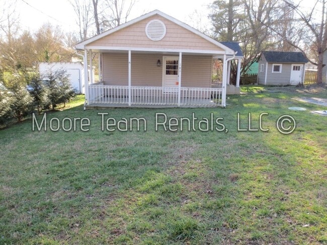 One Bedroom House with Big Flat Yard Near ... - One Bedroom House with Big Flat Yard Near ...